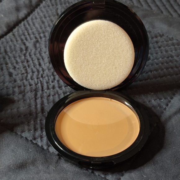 Farmasi make up combo - Picture 2 of 10
